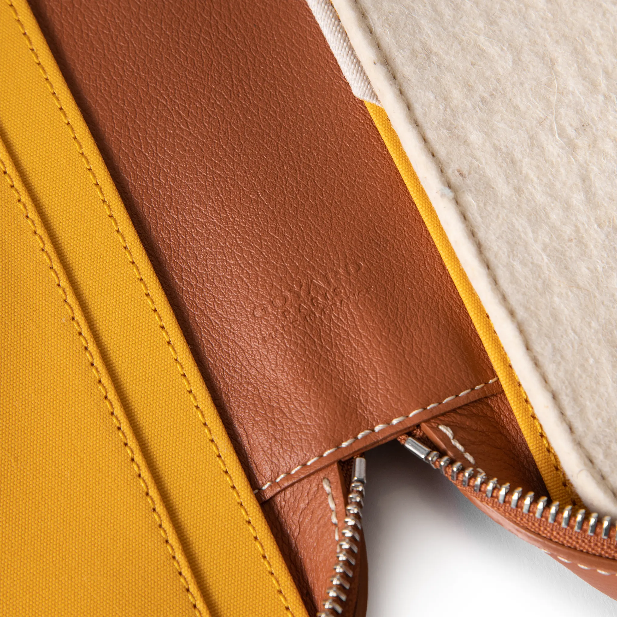 Logo View of Goyard Compagnon Universel A4